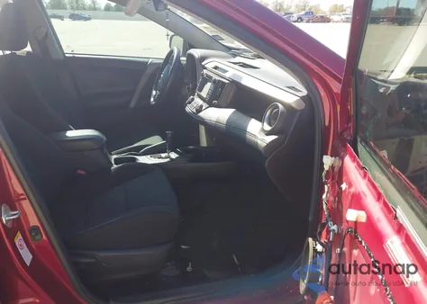 2018 Toyota Rav4 Xle z USA, uszkodzony, nr VIN 2T3WFREV6JW497120